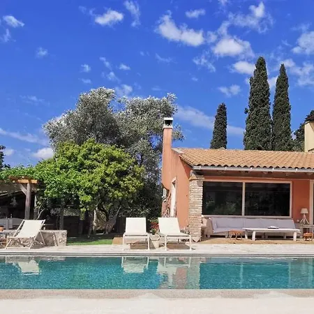 Case de vacanță Xenonerantzia Country Style